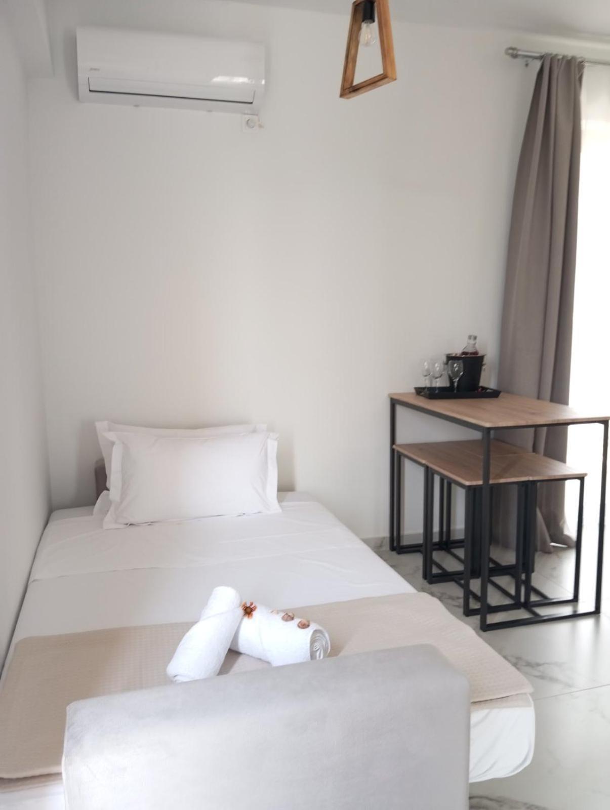 Three Charites Resort Gialova Exterior foto