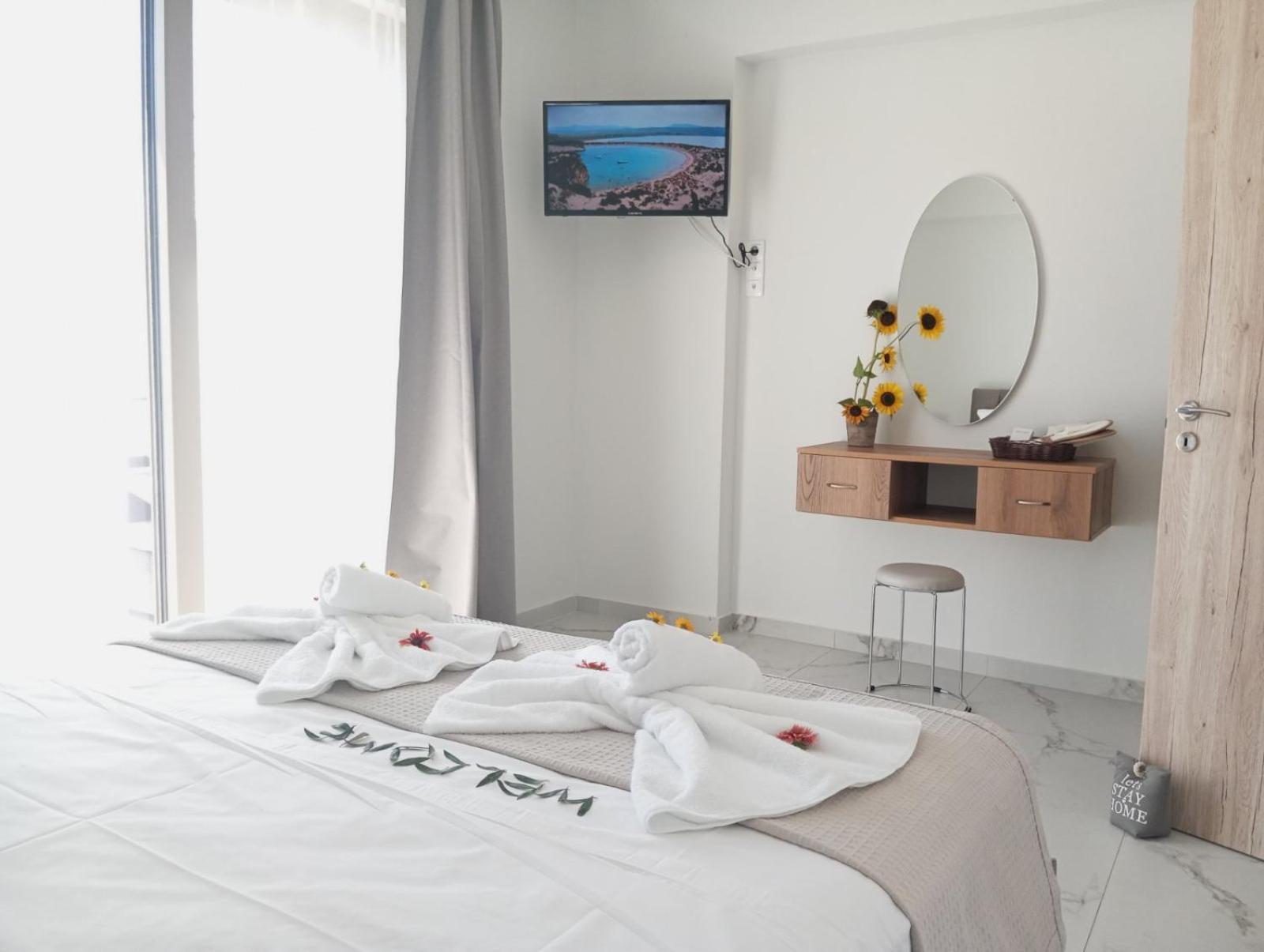 Three Charites Resort Gialova Exterior foto