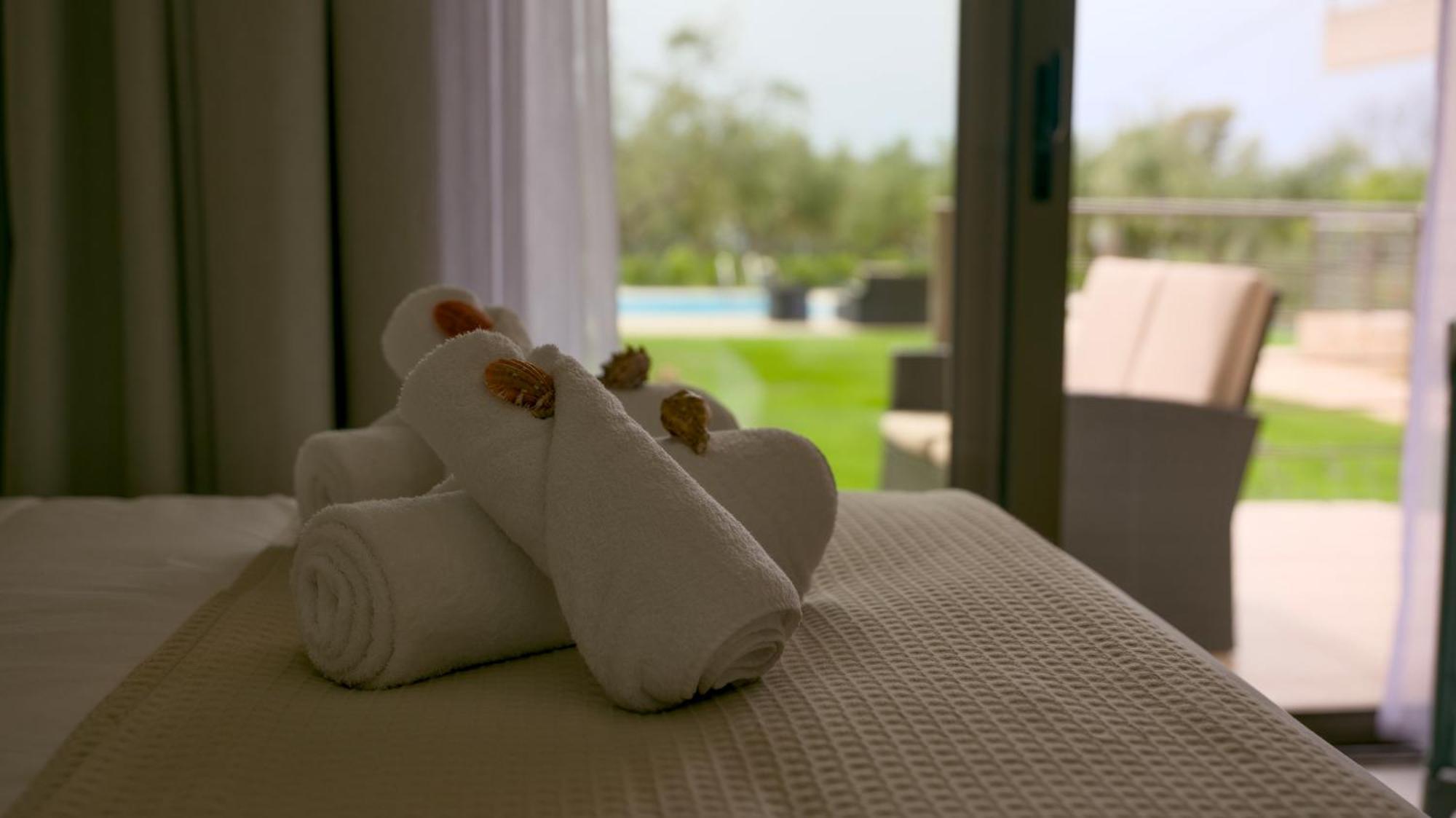 Three Charites Resort Gialova Exterior foto