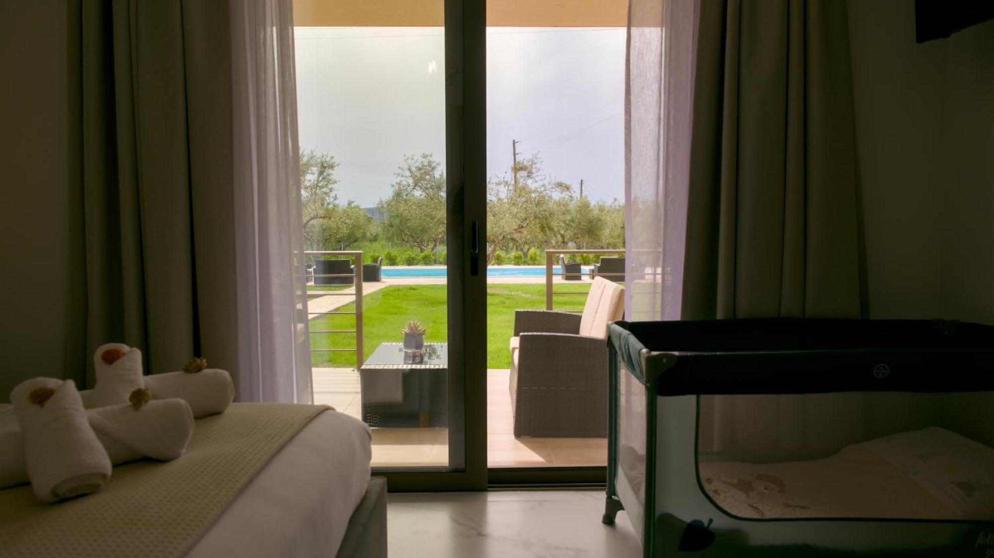 Three Charites Resort Gialova Exterior foto